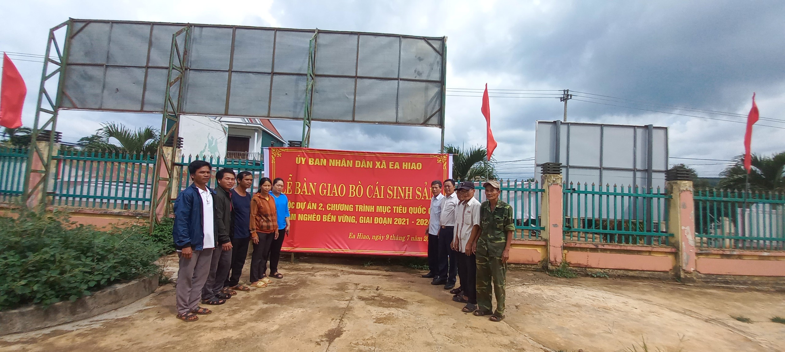 Xã Ea Hiao: bàn giao bò cái sinh sản thuộc Dự án 2, Chương trình mục tiêu Quốc gia giảm nghèo bền vững, giai đoạn 2021 – 2024